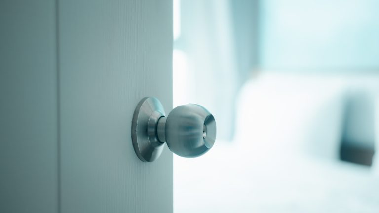 Prepare to Paint: 5 Bathroom Door Tips You Need